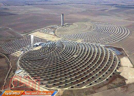 137761037 188637081cfabd - نیروگاه خورشیدی خیره کننده در اسپانیا